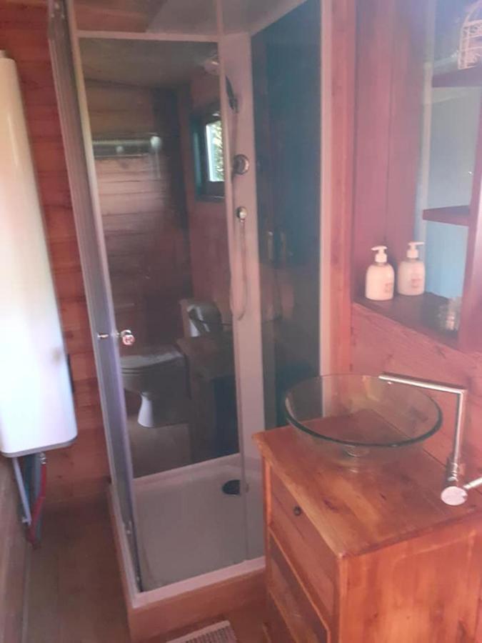 La Roulotte De La Clef Des Champs Hotell Buzancy  Eksteriør bilde